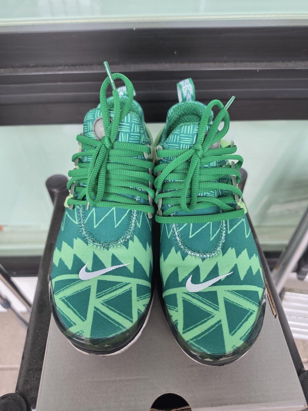 Nike Presto Green Geometric Athletic Sneakers - Picture 2 of 6